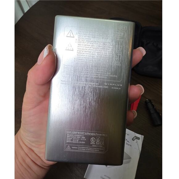 Winplus AC55929 Portable 8000mAh Car Jump Start & Power Bank with Case & Cables - Picture 4 of 13